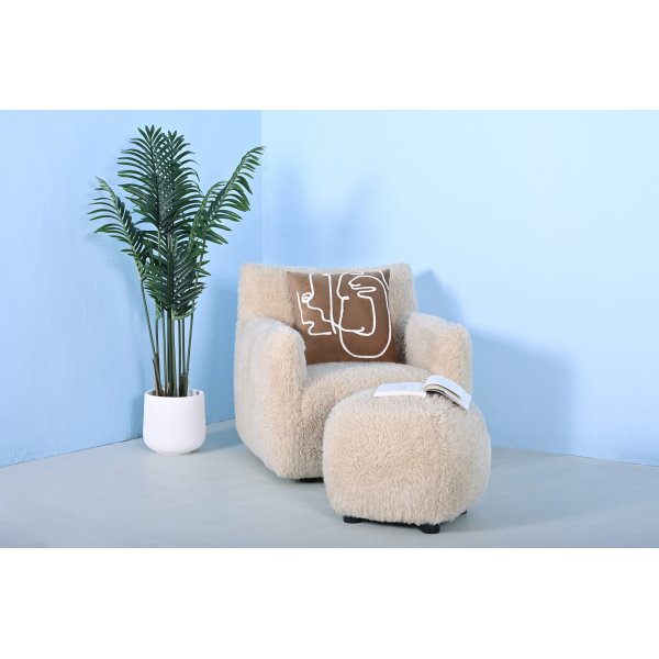 Fluffy sittpuff i beige hrigt tyg