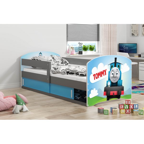 Vejle barnsäng med förvaringsfack 80 x 160 cm - Valfri sticker & färg Vejle barnsäng med förvaringsfack 80 x 160 cm - Valfri sticker & färg