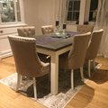 Detta är en bild på vårt matrum, det vi har gjort är att vi har målat benen. Tuva stol, beige - Bruna ben