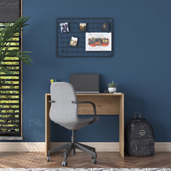 Hanna skrivbord i valnt