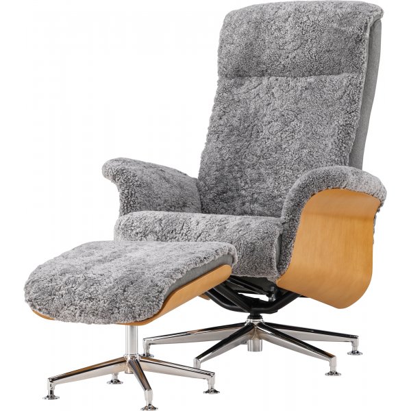 Ulla fåtölj med fotpall i fårskinn - Grå / Ek / Krom + Möbeltassar Ulla fåtölj med fotpall i fårskinn - Grå / Ek / Krom + Möbeltassar