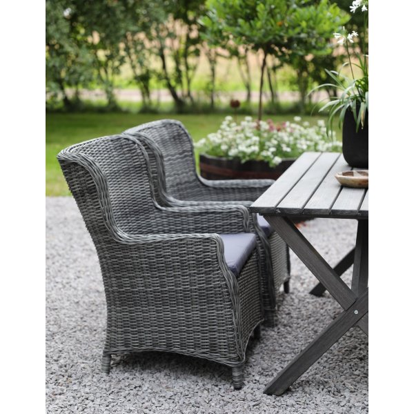 Matgrupp Scottsdale Bord 150 cm i Shabby Chic Grå inklusive 4 st Jacksonville fåtöljer i grå konstrotting Matgrupp Scottsdale Bord 150 cm i Shabby Chic Grå inklusive 4 st Jacksonville fåtöljer i grå konstrotting