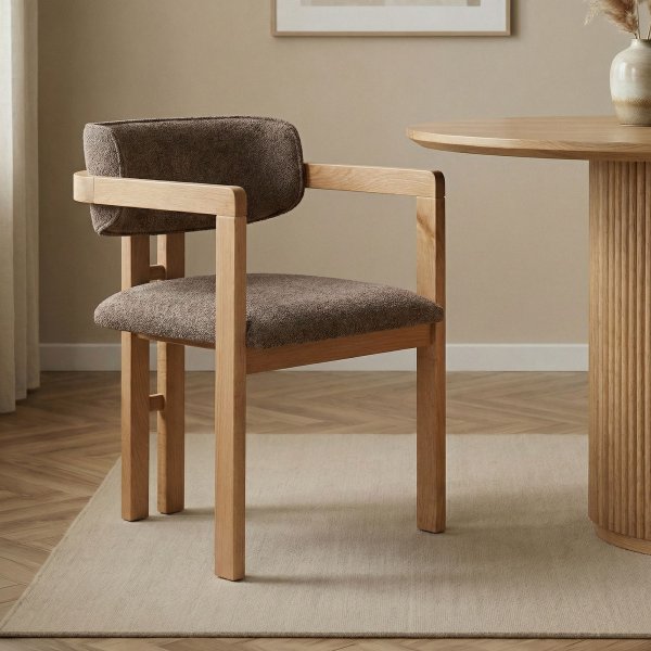 Karmstol Torpin i brun chenille och ek