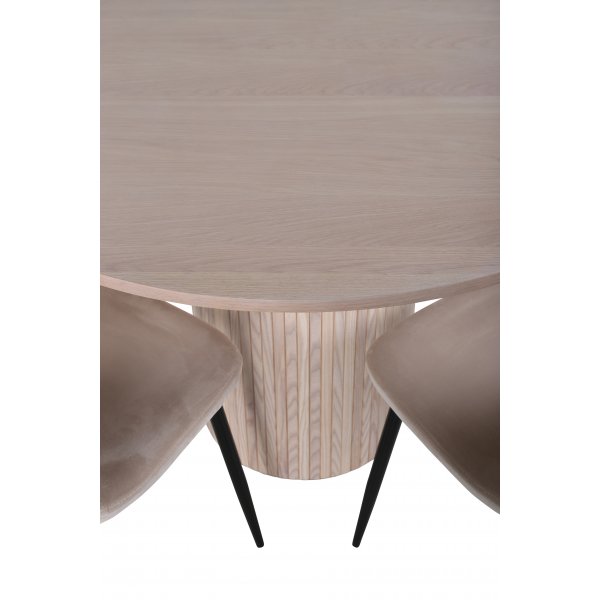 Bianca Matgrupp runt vitputsat matbord med 4 st Polar beige stolar