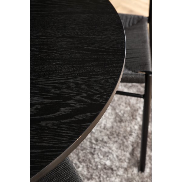 Bianca Matgrupp runt svart matbord med 4 st Polly svart stolar