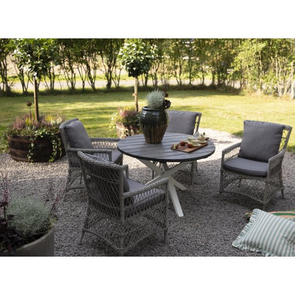 Utegrupp Provence: Scottsdale runt grå/vit matbord Ø112 cm inklusive 4 st Provence karmstolar i grå konstrotting Utegrupp Provence: Scottsdale runt grå/vit matbord Ø112 cm inklusive 4 st Provence karmstolar i grå konstrotting