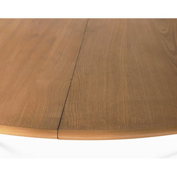 Omni runt matbord i oljad ek Ø150 cm + Fläckborttagare för möbler Omni runt matbord i oljad ek Ø150 cm + Fläckborttagare för möbler