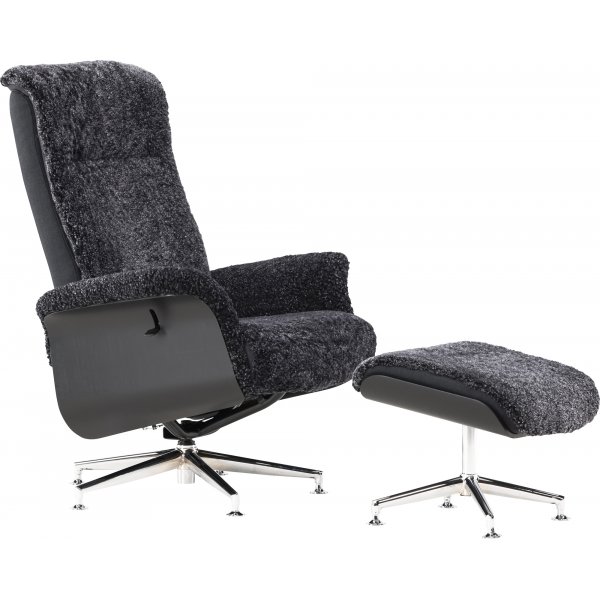 Ulla fåtölj med fotpall i fårskinn - Mörkgrå / Svartbets / Krom + Fläckborttagare för möbler Ulla fåtölj med fotpall i fårskinn - Mörkgrå / Svartbets / Krom + Fläckborttagare för möbler