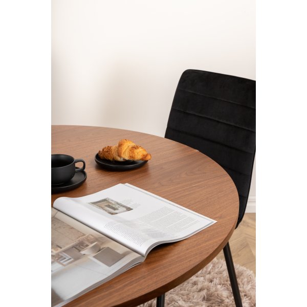 Bianca Matgrupp runt valnöt matbord med 4 st Windu Lyx svart stolar Bianca Matgrupp runt valnöt matbord med 4 st Windu Lyx svart stolar