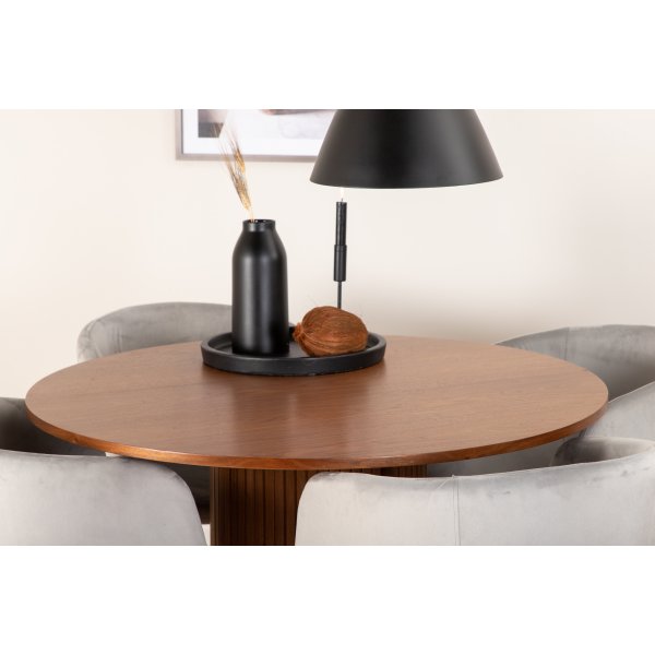 Bianca Matgrupp runt valnöt matbord med 4 st Berit grå stolar Bianca Matgrupp runt valnöt matbord med 4 st Berit grå stolar