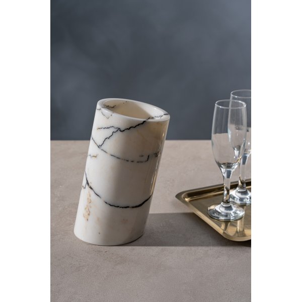 Vinhllare i vit marmor frn Sicilien