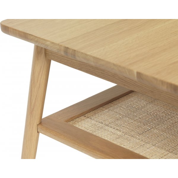 Table basse Yuma en chêne huilé avec étagère en rotin Table basse Yuma en chêne huilé avec étagère en rotin