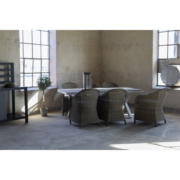 Matgrupp Mercury bord inkl 6 st fåtöljer - Konstrotting/Vit aluminium + Textilrengöring för möbler Matgrupp Mercury bord inkl 6 st fåtöljer - Konstrotting/Vit aluminium + Textilrengöring för möbler