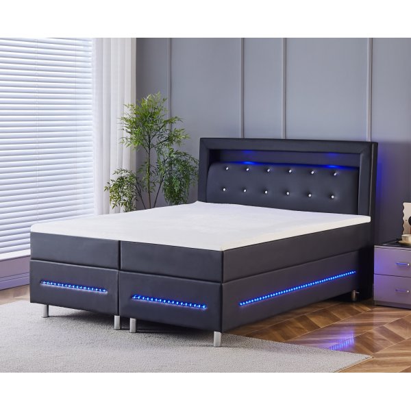 New York svart dubbelsäng med LED-belysning 180 x 200 cm + Textilrengöring för möbler New York svart dubbelsäng med LED-belysning 180 x 200 cm + Textilrengöring för möbler