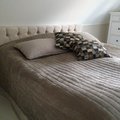 Kundbild Sam sänggavel 180 cm (vägghängd) - Beige (Sammet): P.g.a snedvägg, så syns inte så...
