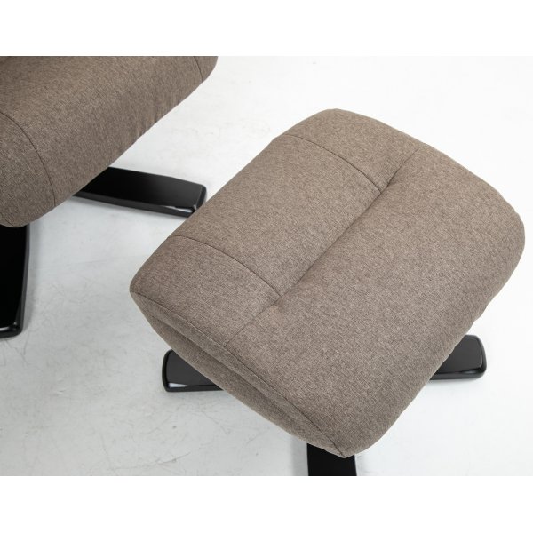 Oslo reclinerfåtölj med pall i mörkbeige tyg Oslo reclinerfåtölj med pall i mörkbeige tyg