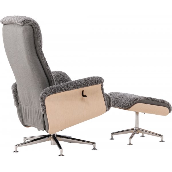 Ulla fåtölj med fotpall i fårskinn - Grå / Whitewash / Krom + Textilrengöring för möbler Ulla fåtölj med fotpall i fårskinn - Grå / Whitewash / Krom + Textilrengöring för möbler