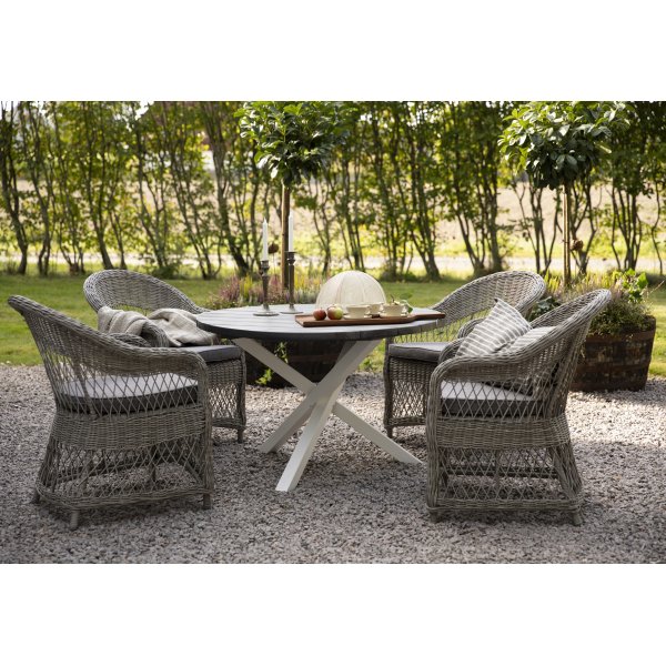 Utegrupp Marbella: Scottsdale runt grå/vit matbord Ø112 cm inklusive 4 st Marbella karmstolar i grå konstrotting Utegrupp Marbella: Scottsdale runt grå/vit matbord Ø112 cm inklusive 4 st Marbella karmstolar i grå konstrotting