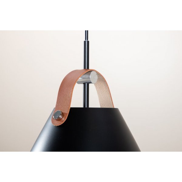 Märsön taklampa 27x27 cm - Svart Märsön taklampa 27x27 cm - Svart