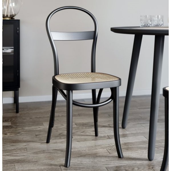 Stol i böjträ med rotting sits Stol i böjträ med rotting sits