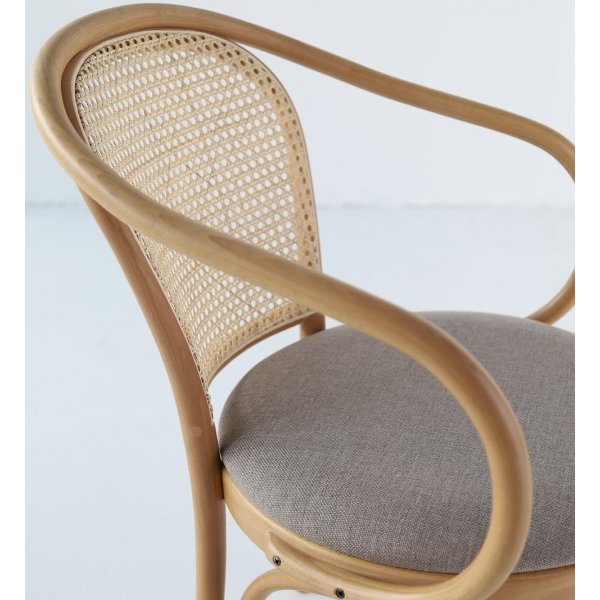 No 30 karmstol med rottingrygg - Valfri färg på stomme och klädsel No 30 karmstol med rottingrygg - Valfri färg på stomme och klädsel