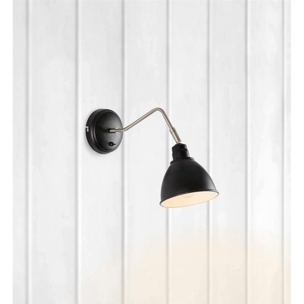 Coast vgglampa - Svart/krom