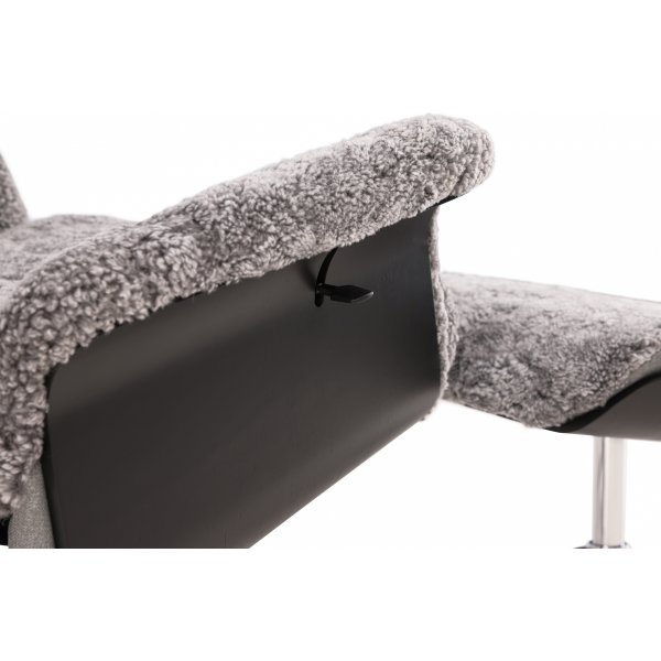 Ulla f�t�lj med fotpall i f�rskinn - Gr� / Svartbets / Krom + Textilreng�ring f�r m�bler