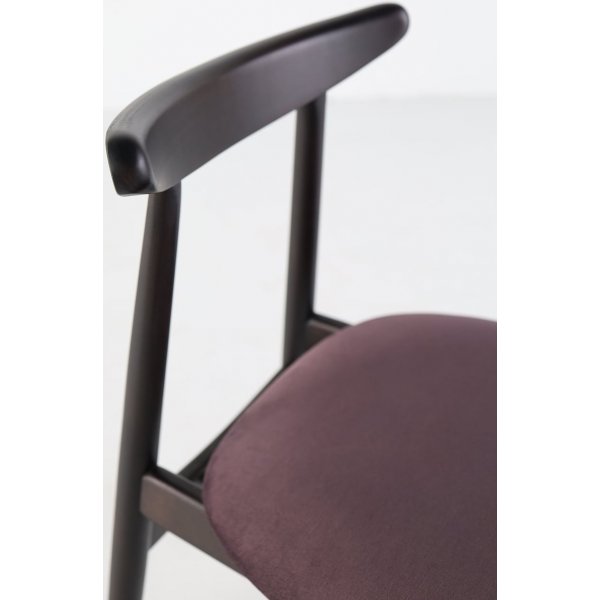 Finn matstol - Valfri färg på klädsel och stomme Finn matstol - Valfri färg på klädsel och stomme