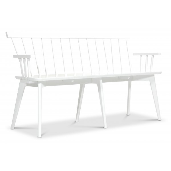 Särö pinnsoffa i klassisk vit design Särö pinnsoffa i klassisk vit design