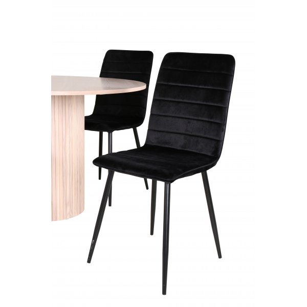 Bianca Matgrupp runt vitputsat matbord med 4 st Windu Lyx svart stolar