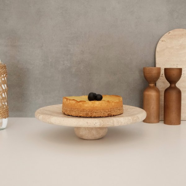 Kakfat i beige Travertinmarmor