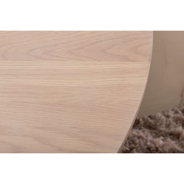 Bianca Matgrupp runt vitputsat matbord med 4 st Velvet gr�ddvit stolar