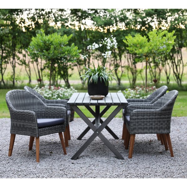 Groupe repas Table Scottsdale 150 cm Shabby Chic gris comprenant 4 fauteuils Valetta en rotin artificiel gris Groupe repas Table Scottsdale 150 cm Shabby Chic gris comprenant 4 fauteuils Valetta en rotin artificiel gris