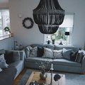 Kundbild Stina Chandelier - (svarta träkulor)