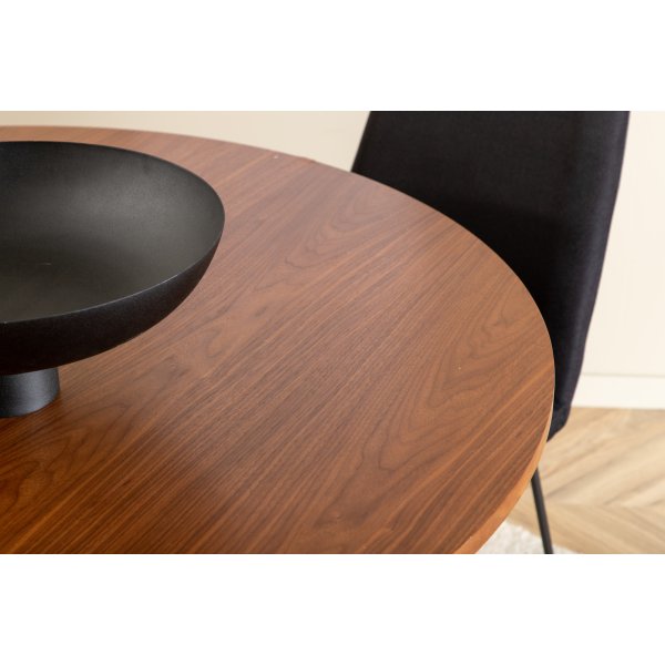Bianca Matgrupp runt valnöt matbord med 4 st Muce svart stolar Bianca Matgrupp runt valnöt matbord med 4 st Muce svart stolar