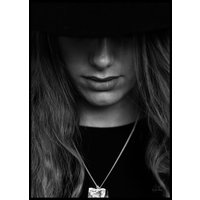 HAT PORTRAIT CLOSE UP B&W - Poster 50x70 cm HAT PORTRAIT CLOSE UP B&W - Poster 50x70 cm