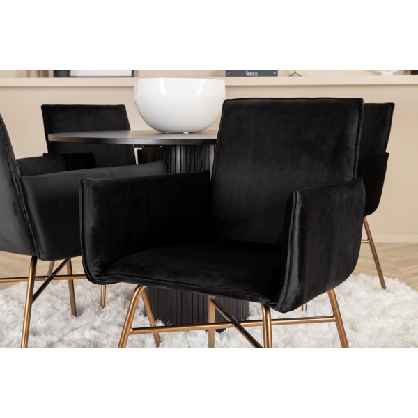 Bianca Matgrupp runt svart matbord med 4 st Petra svart stolar Bianca Matgrupp runt svart matbord med 4 st Petra svart stolar