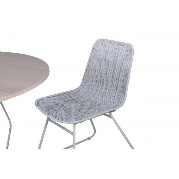 Bianca Matgrupp runt vitputsat matbord med 4 st Cirebon rotting stolar