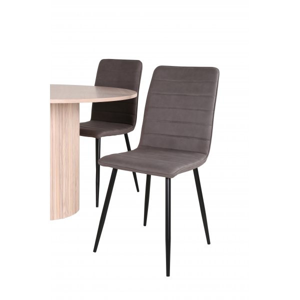 Bianca Matgrupp runt vitputsat matbord med 4 st Windu Lyx gr stolar