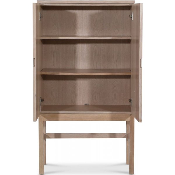 Level skåp i whitewash med släta dörrar Level skåp i whitewash med släta dörrar