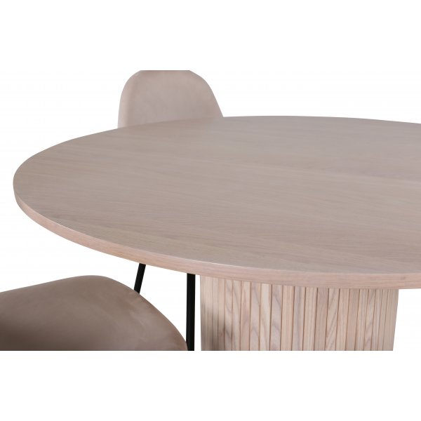Bianca Matgrupp runt vitputsat matbord med 4 st Polar beige stolar