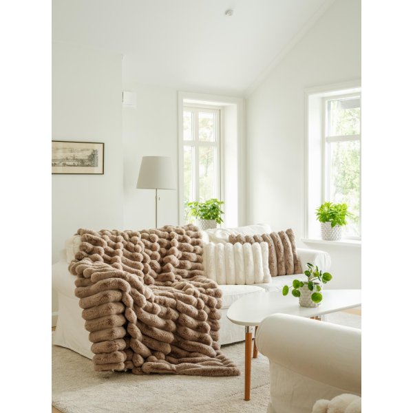 Liny pläd 140 x 220 cm - Taupe Liny pläd 140 x 220 cm - Taupe