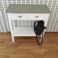 Kundbild Konsolbord vitt med cement topp - Hugo: V�ldigt gedigen m�bel och v�ldigt...
