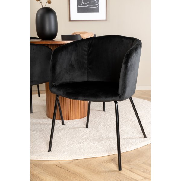 Bianca Matgrupp runt valnöt matbord med 4 st Berit svart stolar Bianca Matgrupp runt valnöt matbord med 4 st Berit svart stolar