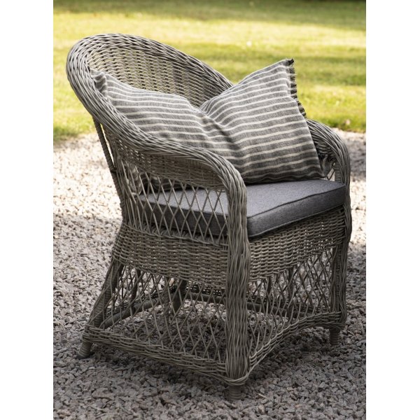 Utegrupp Marbella: Scottsdale runt svart matbord Ø112 cm inklusive 4 st Marbella karmstolar i grå konstrotting Utegrupp Marbella: Scottsdale runt svart matbord Ø112 cm inklusive 4 st Marbella karmstolar i grå konstrotting