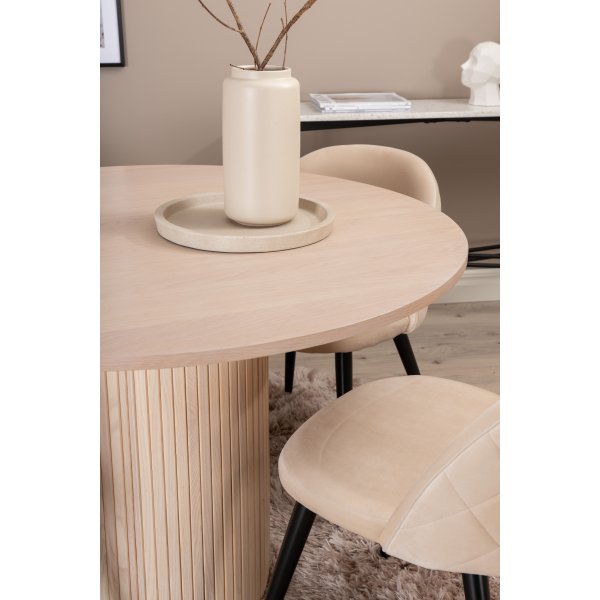Bianca Matgrupp runt vitputsat matbord med 4 st Velvet beige stolar