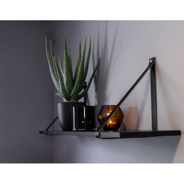 Frikk wandplank 100 cm - Zwart gelakt grenen Frikk wandplank 100 cm - Zwart gelakt grenen