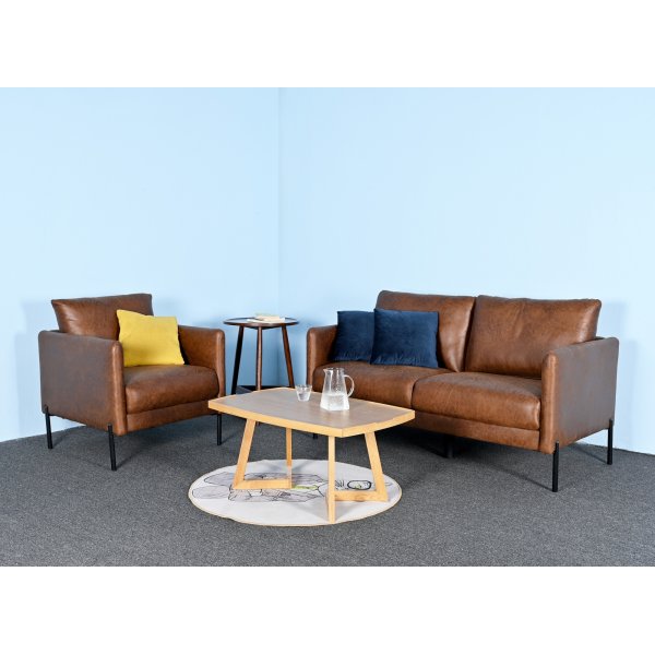 Kingsley fåtölj - Brunt ecoläder + Fläckborttagare för möbler Kingsley fåtölj - Brunt ecoläder + Fläckborttagare för möbler