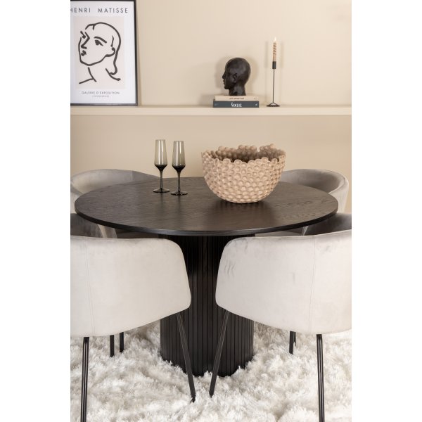 Bianca Matgrupp runt svart matbord med 4 st Berit grå stolar Bianca Matgrupp runt svart matbord med 4 st Berit grå stolar